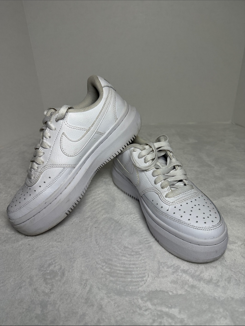 Nike White Women's Low-Top Leather Sneakers Size 7